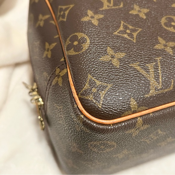 Louis Vuitton Monogram Deauville Handbag - Picture 15 of 16